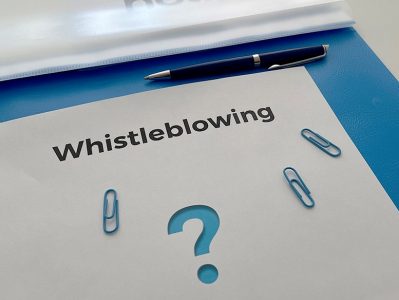Whistleblowing, sygnalista – co to, kto to i o co właściwie chodzi?